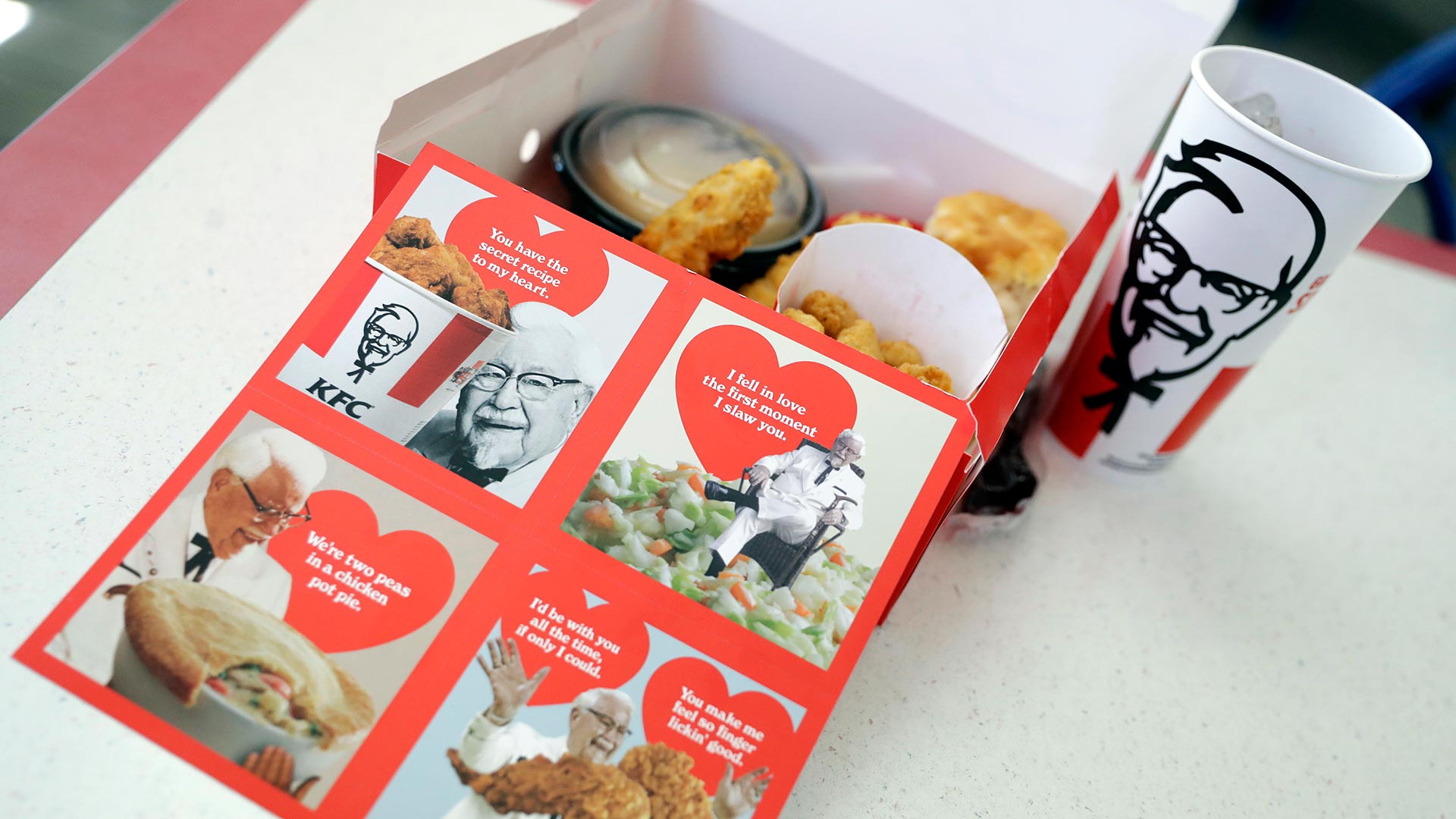 KFC cierra temporalmente cientos de restaurantes en Reino Unido por escasez de pollo