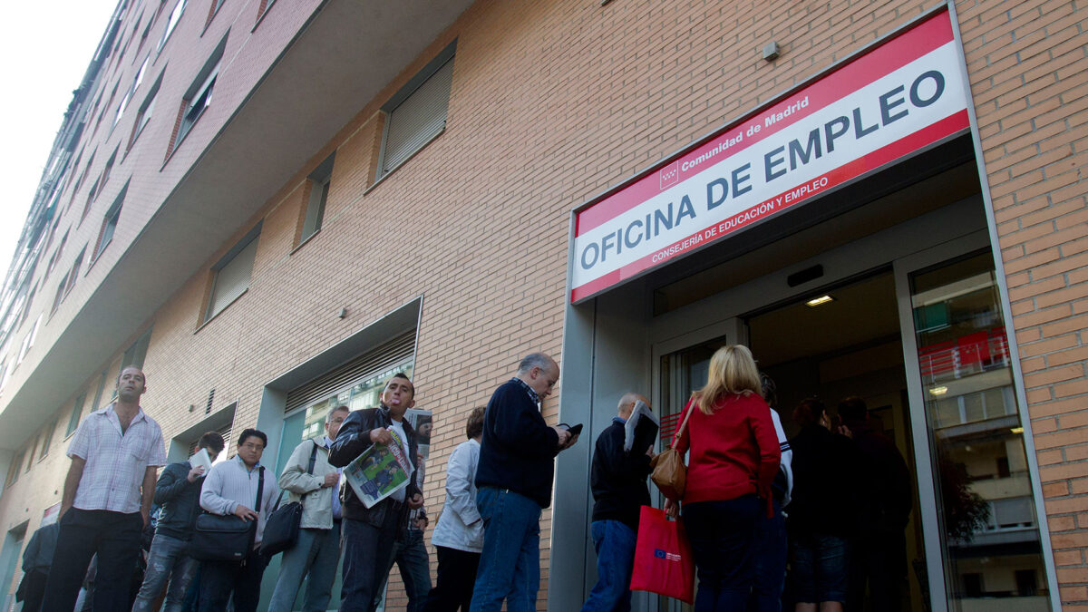 La CEOE propone que se hagan contratos de formación a los parados mayores de 45 años