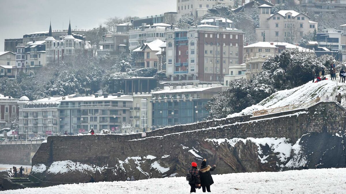 La nieve da paso a lluvias fuertes tras una jornada que deja cinco muertos en España