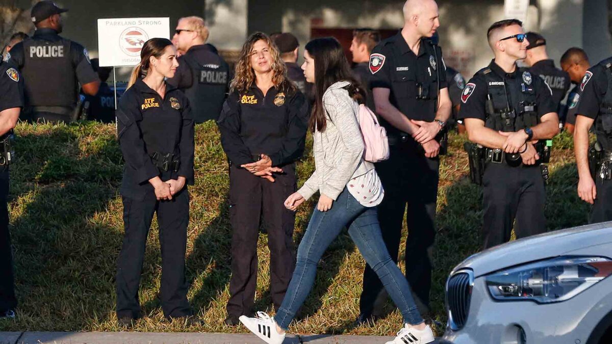 Los estudiantes supervivientes de Parkland regresan al instituto animados por #NeverAgain