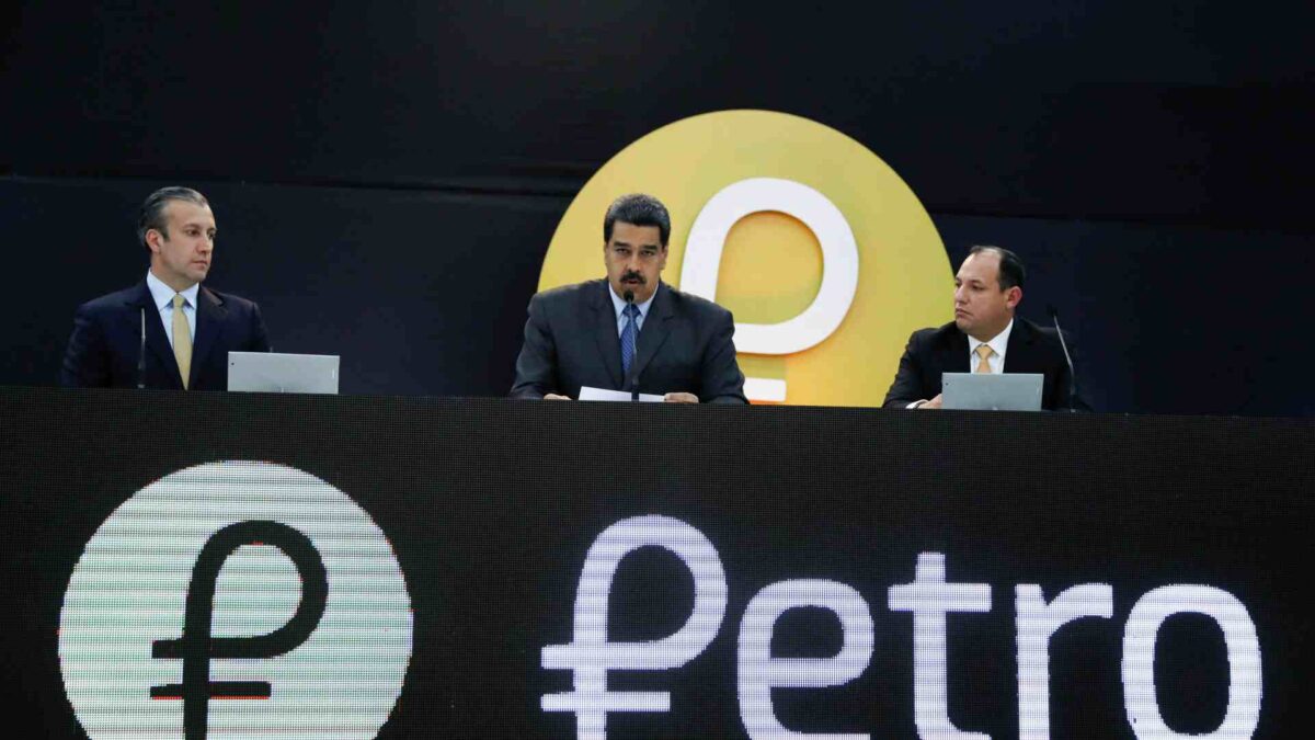 Maduro ordena que PDVSA haga parte de sus compraventas con criptomonedas