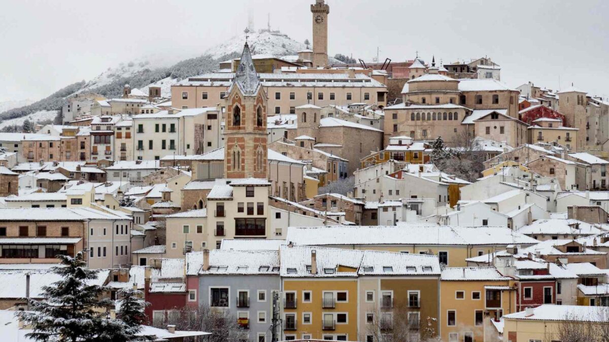 Más de 300 carreteras y numerosos puertos de montaña afectados por el temporal de nieve