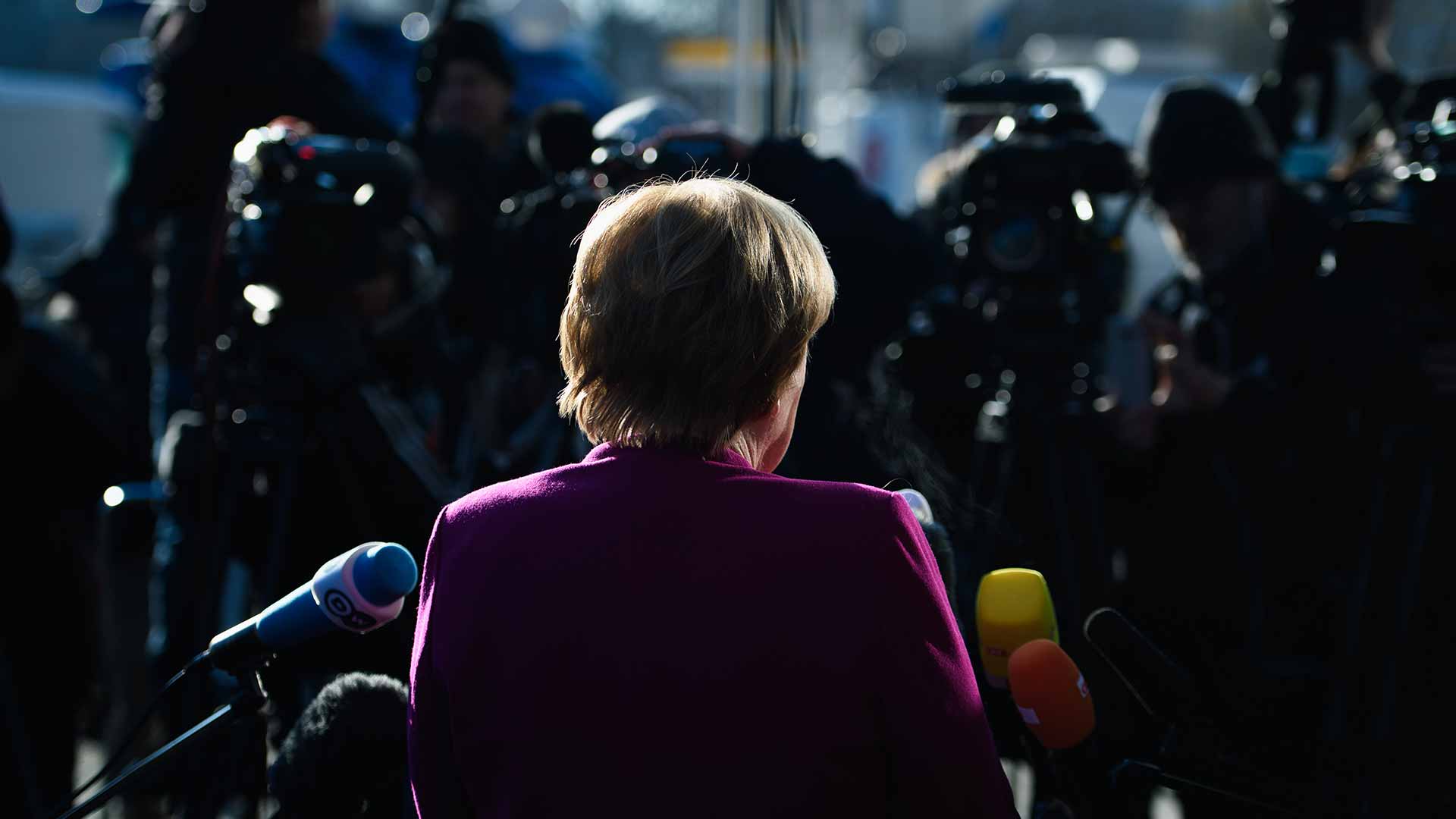 Merkel admite que habrá "compromisos dolorosos" para formar Gobierno