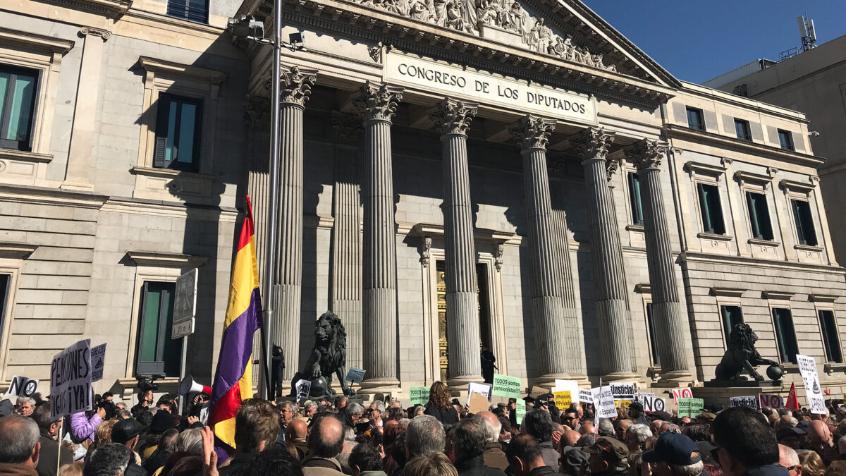 Miles de jubilados se concentran para protestar contra “las pensiones de miseria”