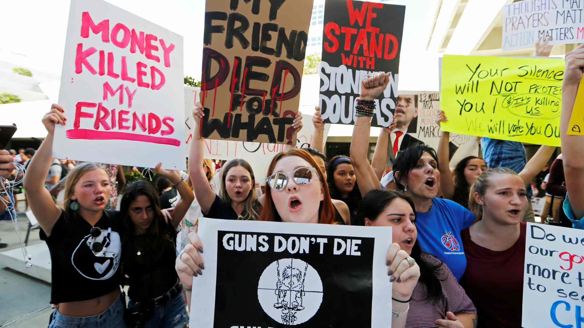 Miles de personas exigen en Florida nuevas leyes sobre el control de armas tras el último tiroteo