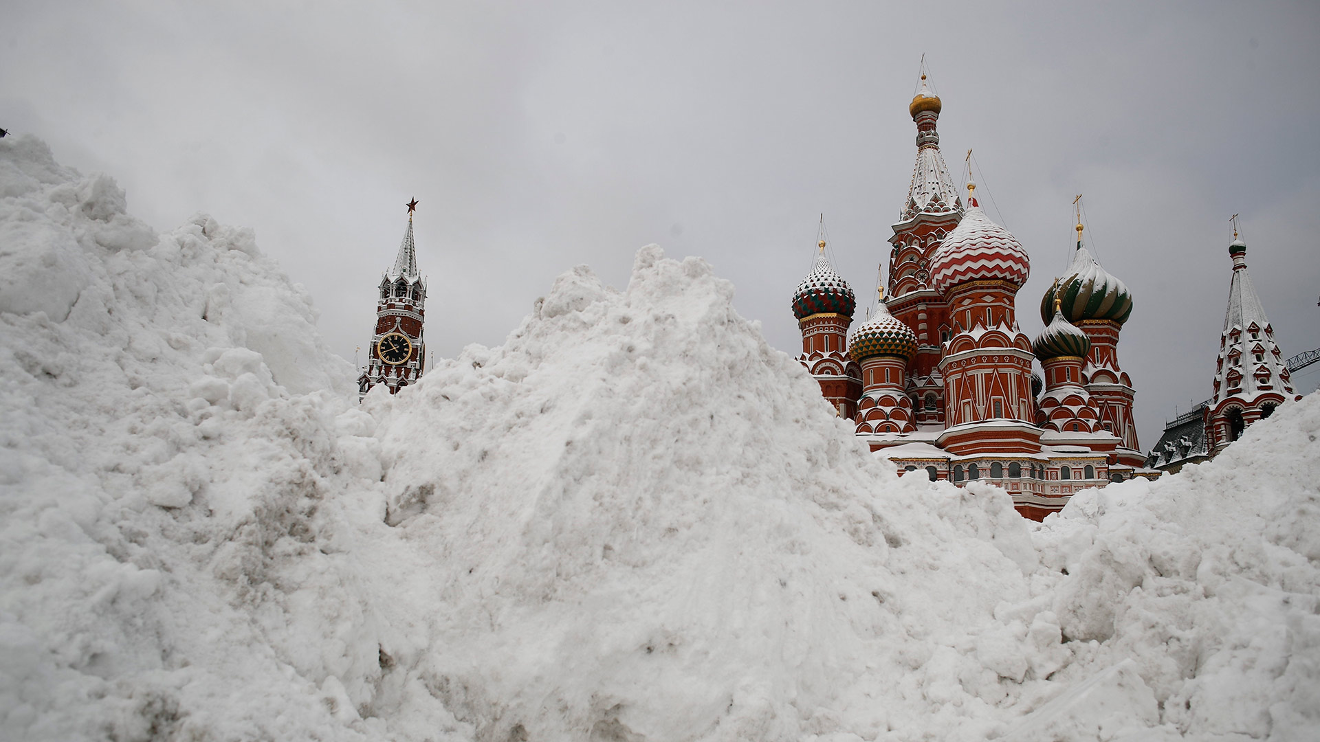 Moscú paralizada por la mayor nevada en 100 años