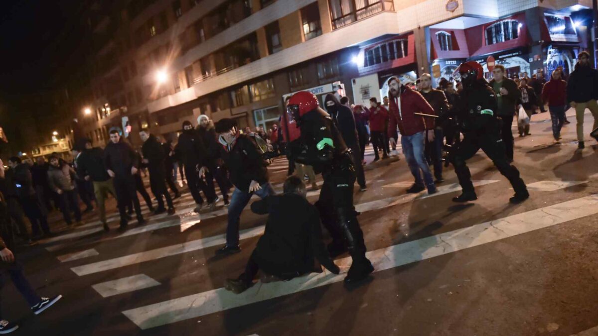 Nueve detenidos en Bilbao en una jornada marcada por la muerte de un ertzaina