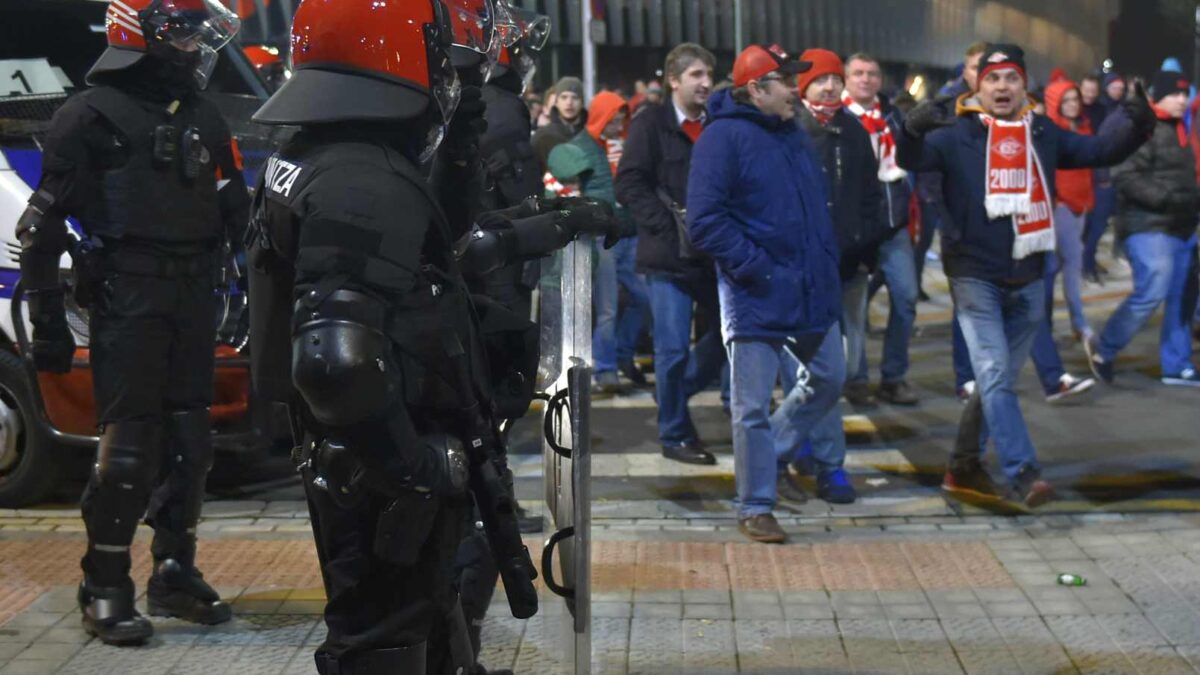 Quedan en libertad con cargos los 9 detenidos en los incidentes con hinchas rusos en Bilbao