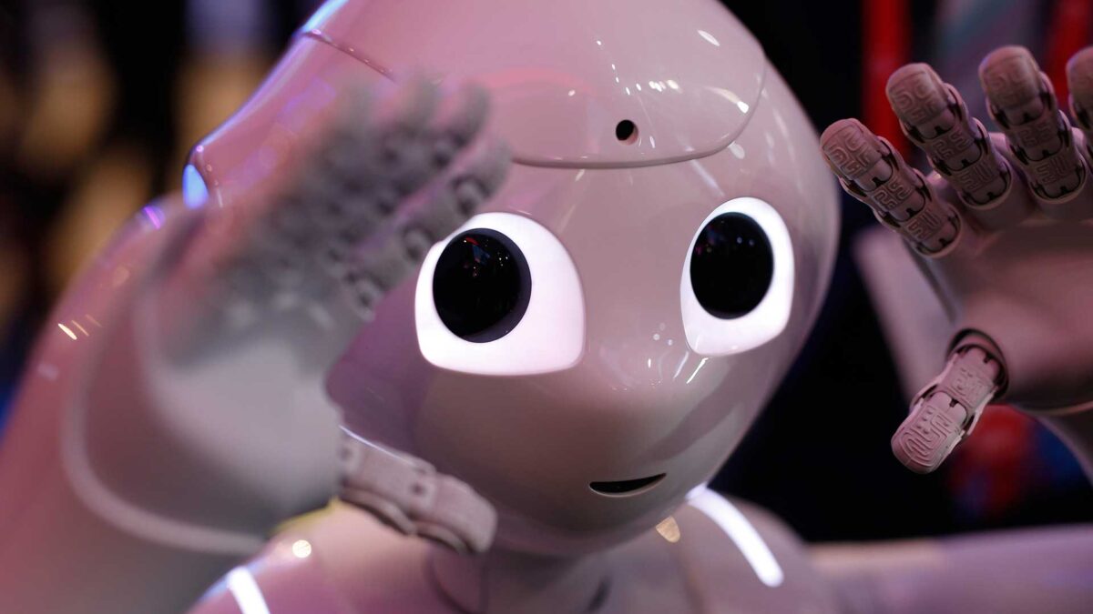 Robots sociales en el MWC: charlan, vigilan la casa y ayudan con los deberes