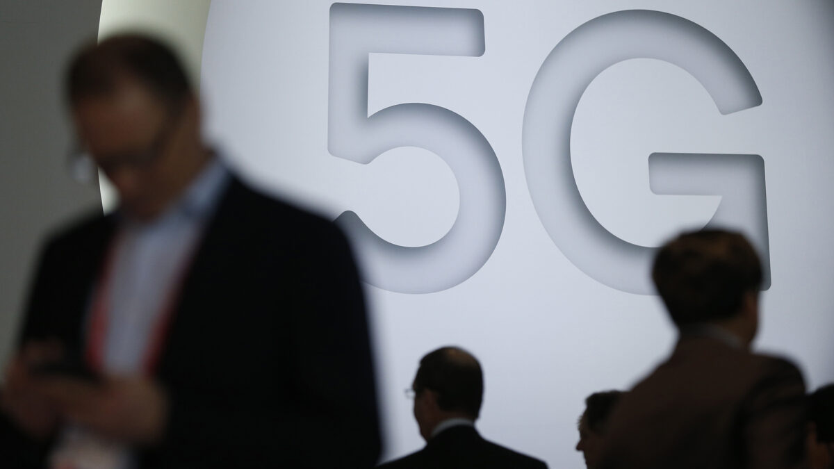 Telefónica estima que los primeros móviles 5G costarán entre 200 y 300 dólares más