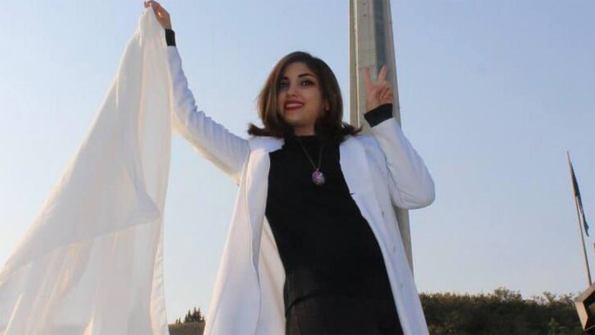 #WhiteWednesdays, la verdadera cara del feminismo en Irán contra el velo islámico obligatorio