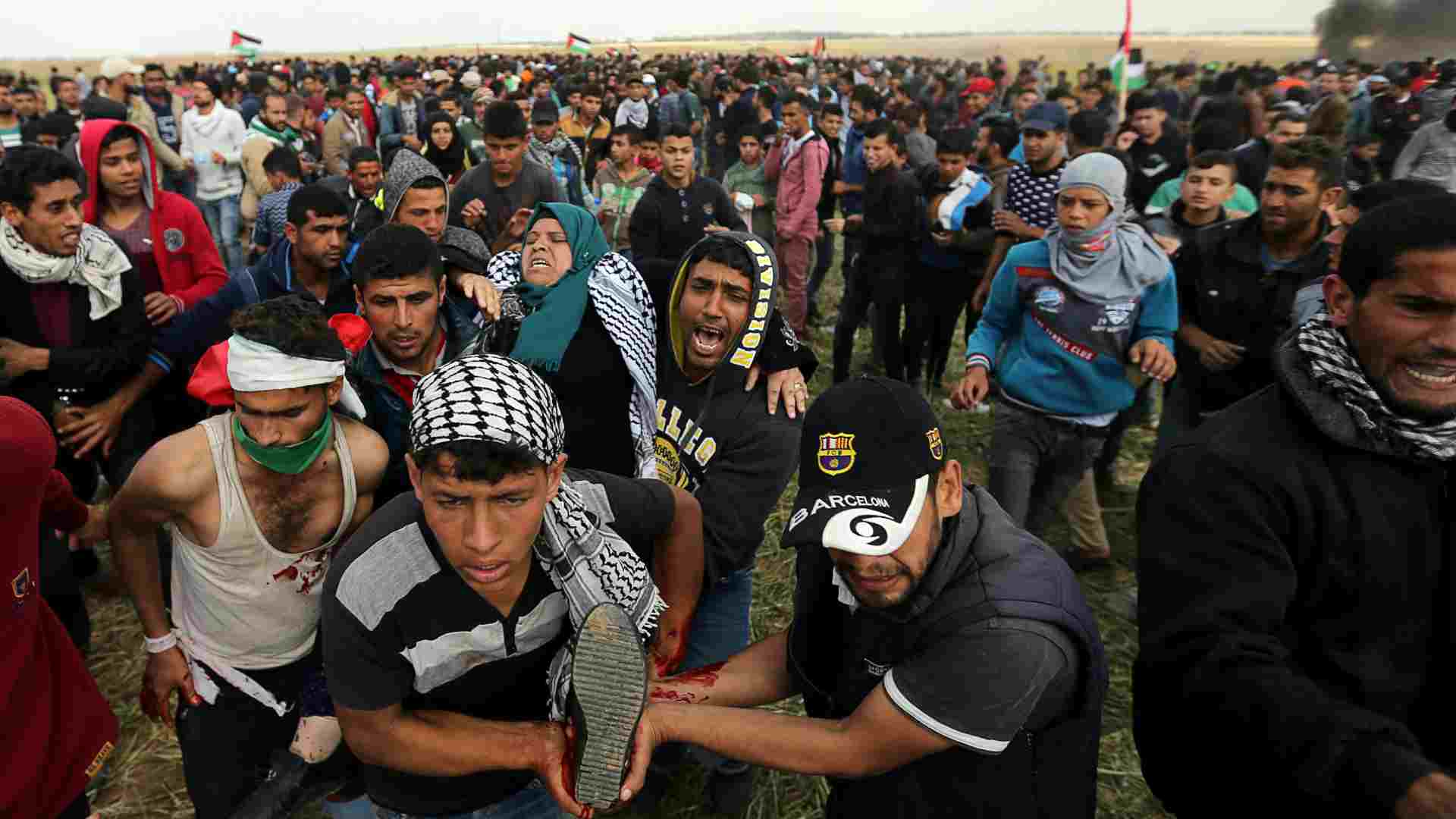 Al menos 16 palestinos muertos y centenares de heridos por disparos israelíes en Gaza