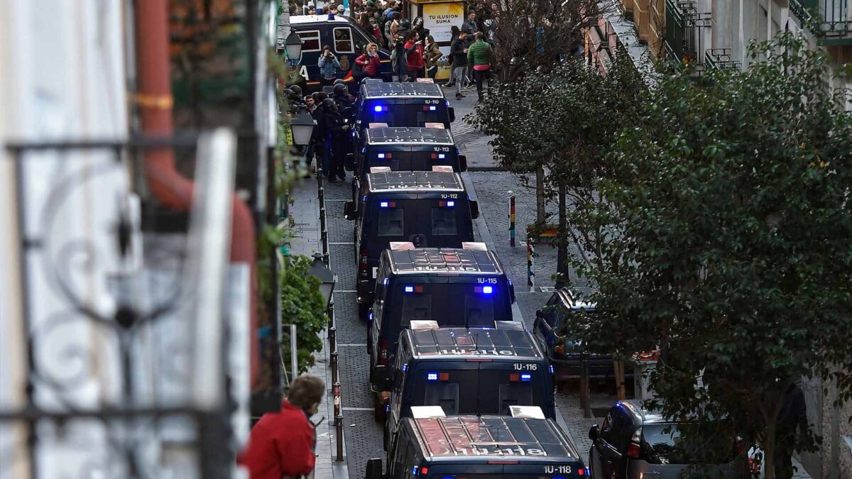 Tres policías heridos en Lavapiés tras detener a un inmigrante senegalés