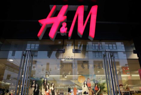 Boicot a H&M en Estados Unidos por denunciar a un artista callejero