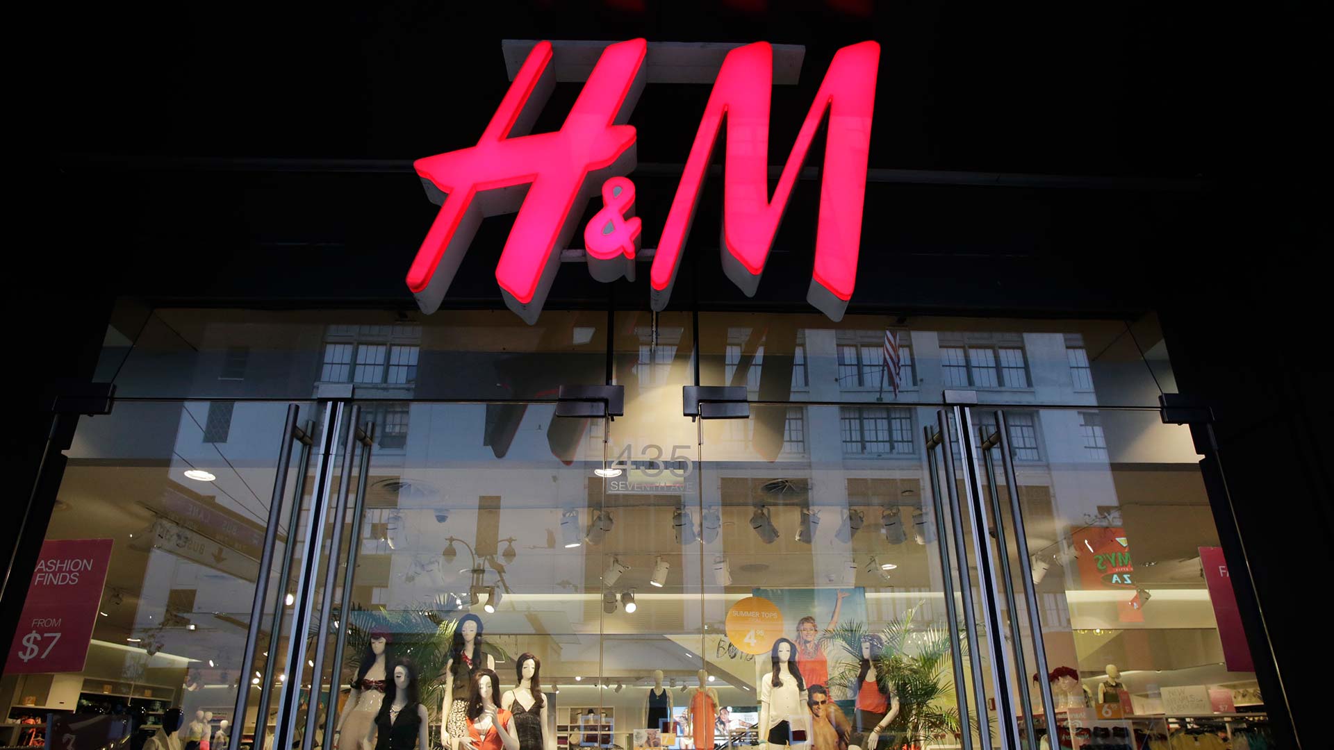 Boicot a H&M en Estados Unidos por denunciar a un artista callejero