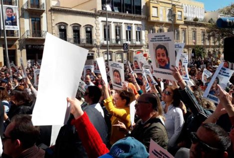 Almería muestra su apoyo a los padres de Gabriel en una multitudinaria concentración