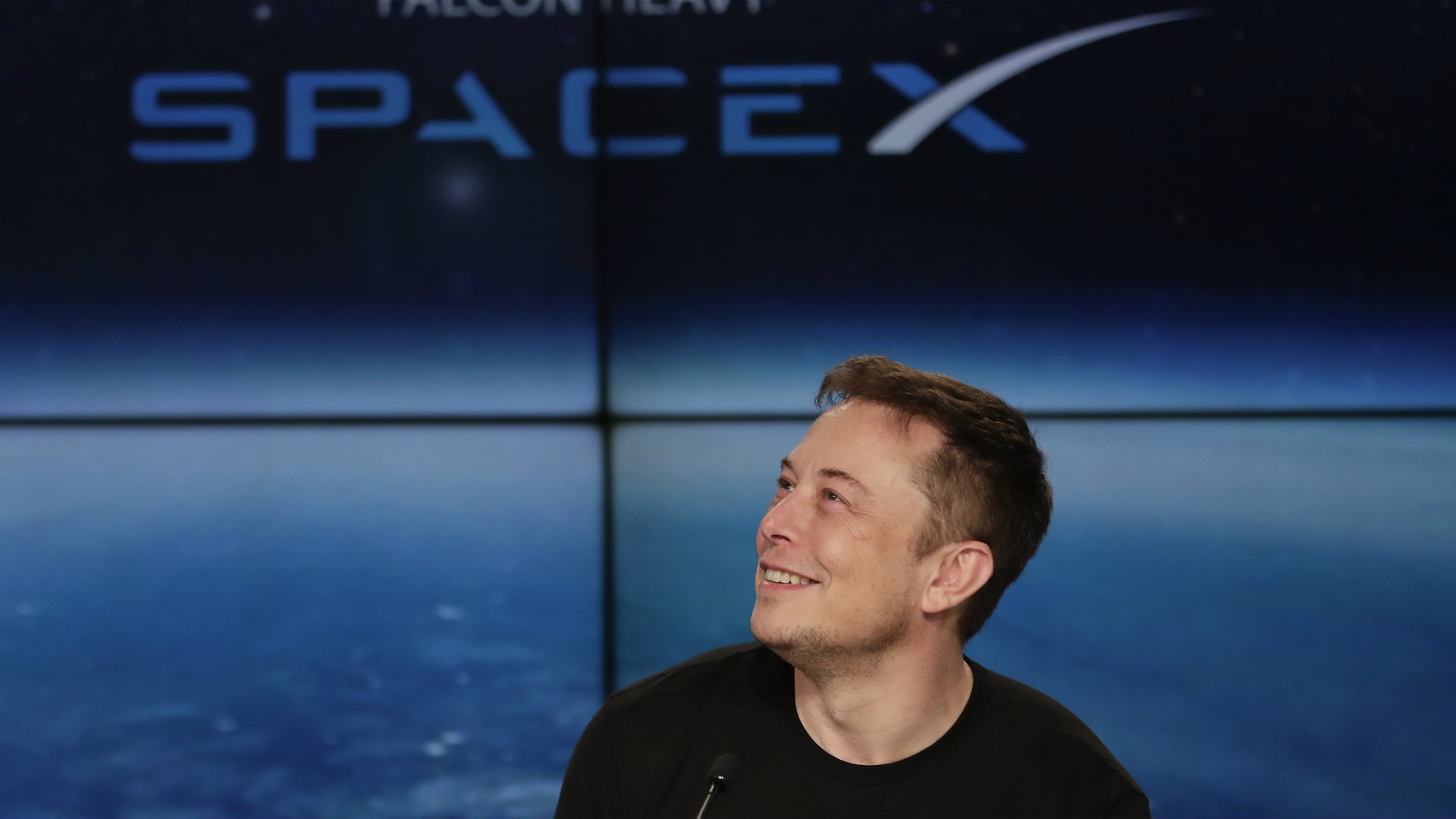 Los accionistas de Tesla aceptan pagar 56.000 millones de dólares a Elon Musk
