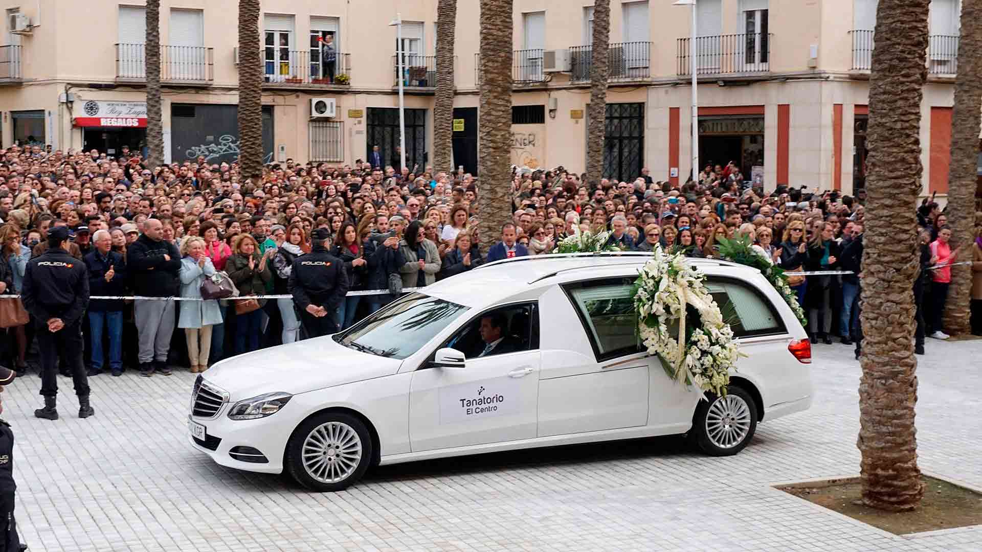 Cientos de personas despiden al pequeño Gabriel en la Catedral de Almería
