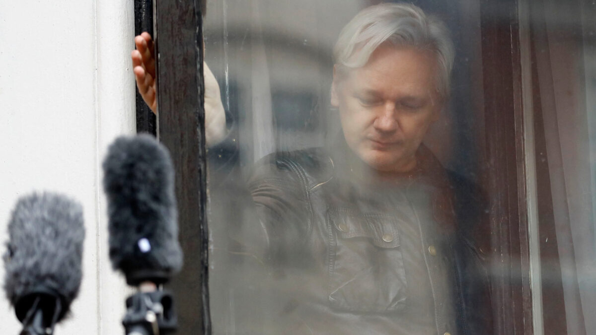 Ecuador incomunica a Assange por interferir en asuntos de otros países