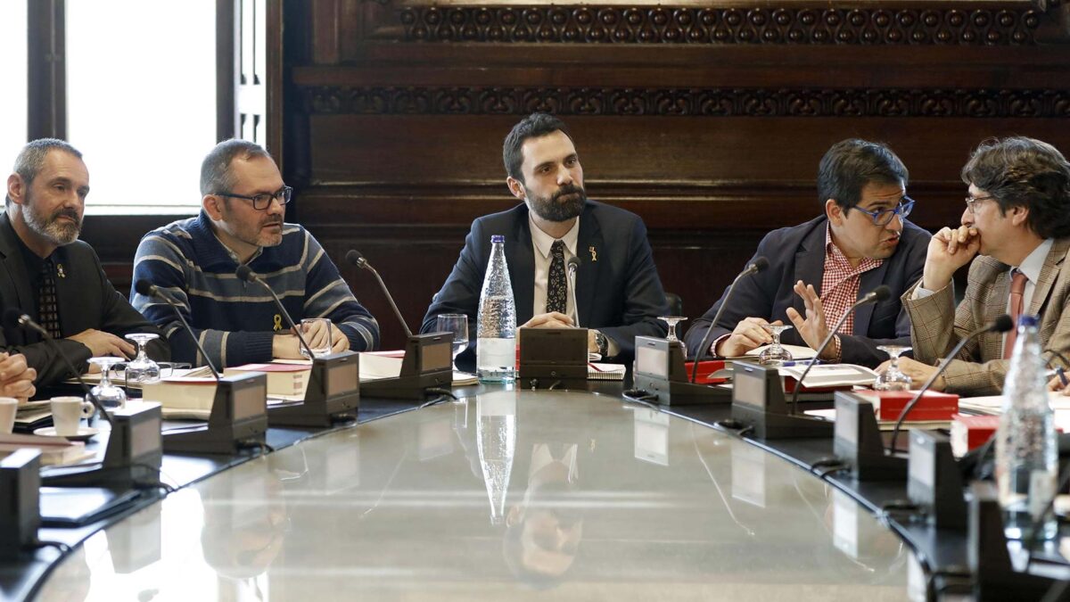 El Parlament admite tramitar la ley para investir al presidente a distancia