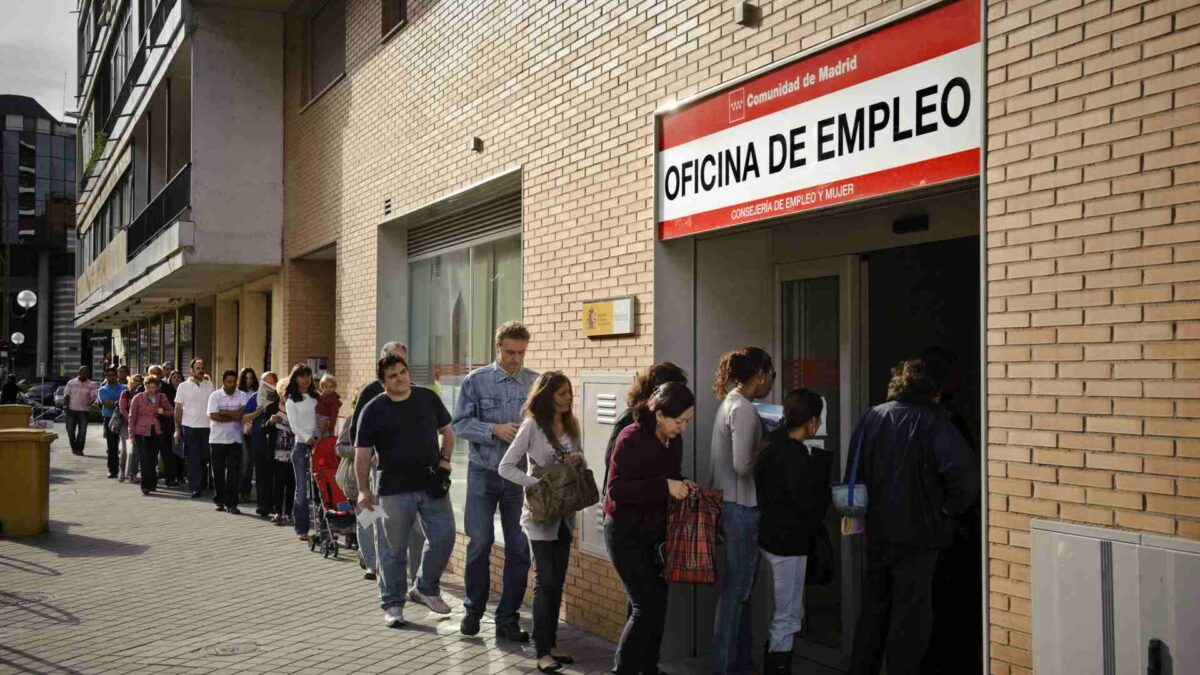 El paro bajó en febrero en más de 6.280 personas