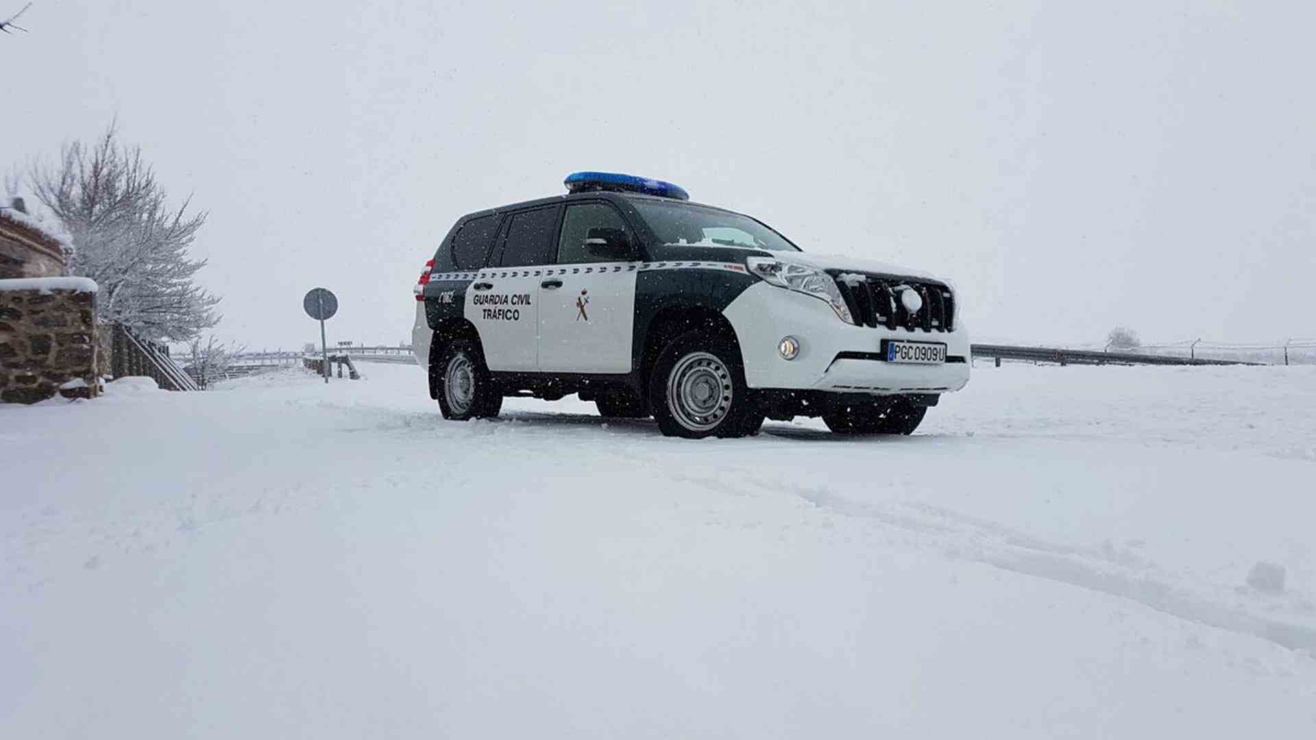 El temporal de nieve provoca numerosos problemas en las carreteras españolas