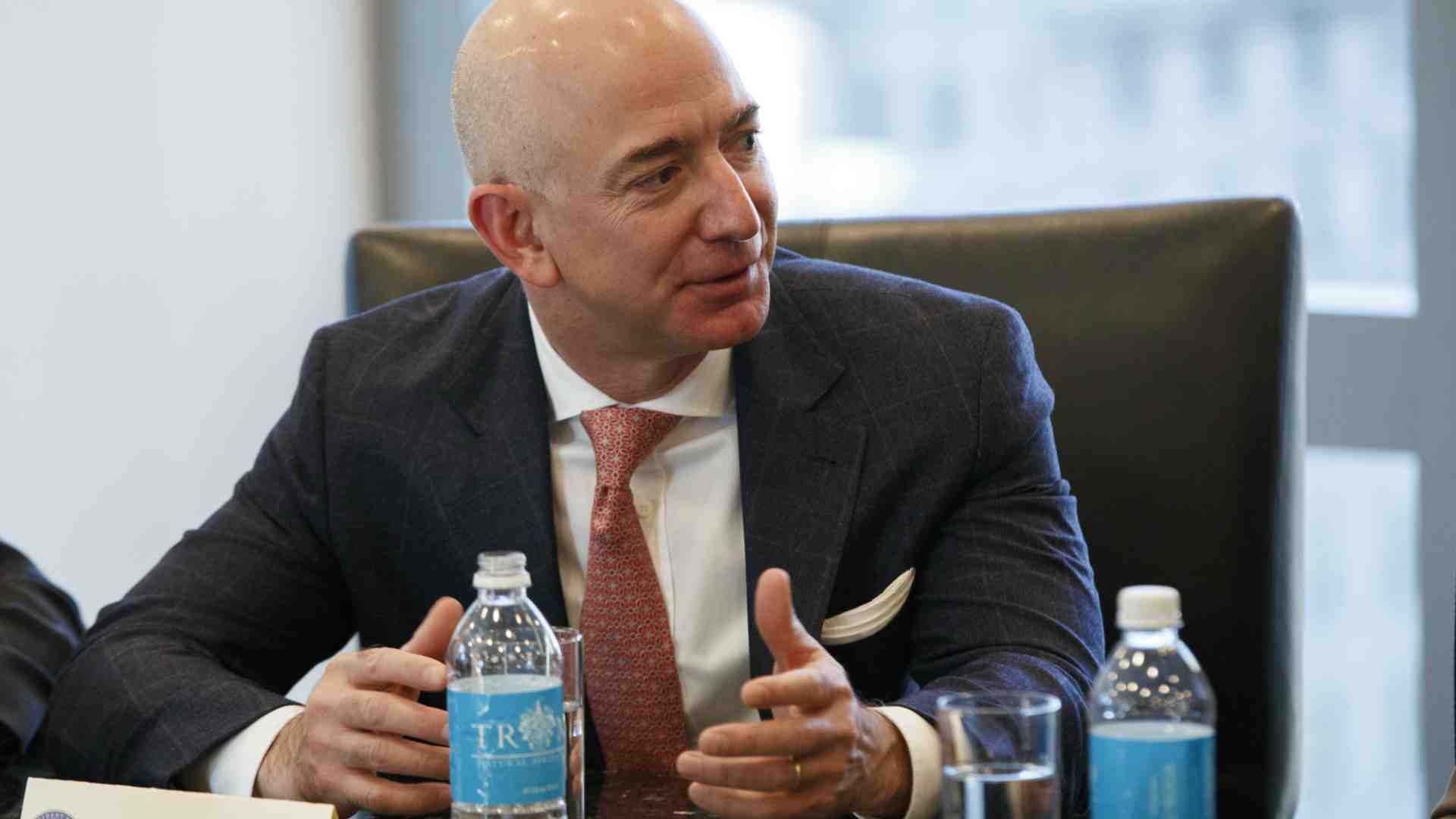 Jeff Bezos, fundador de Amazon, arrebata a Bill Gates el título de hombre más rico del mundo