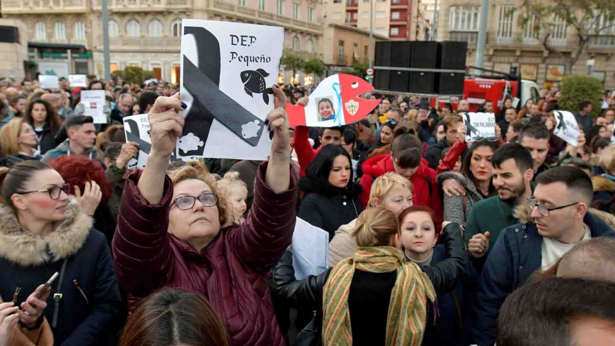 Jornada de duelo y concentraciones en Almería tras la muerte de Gabriel Cruz