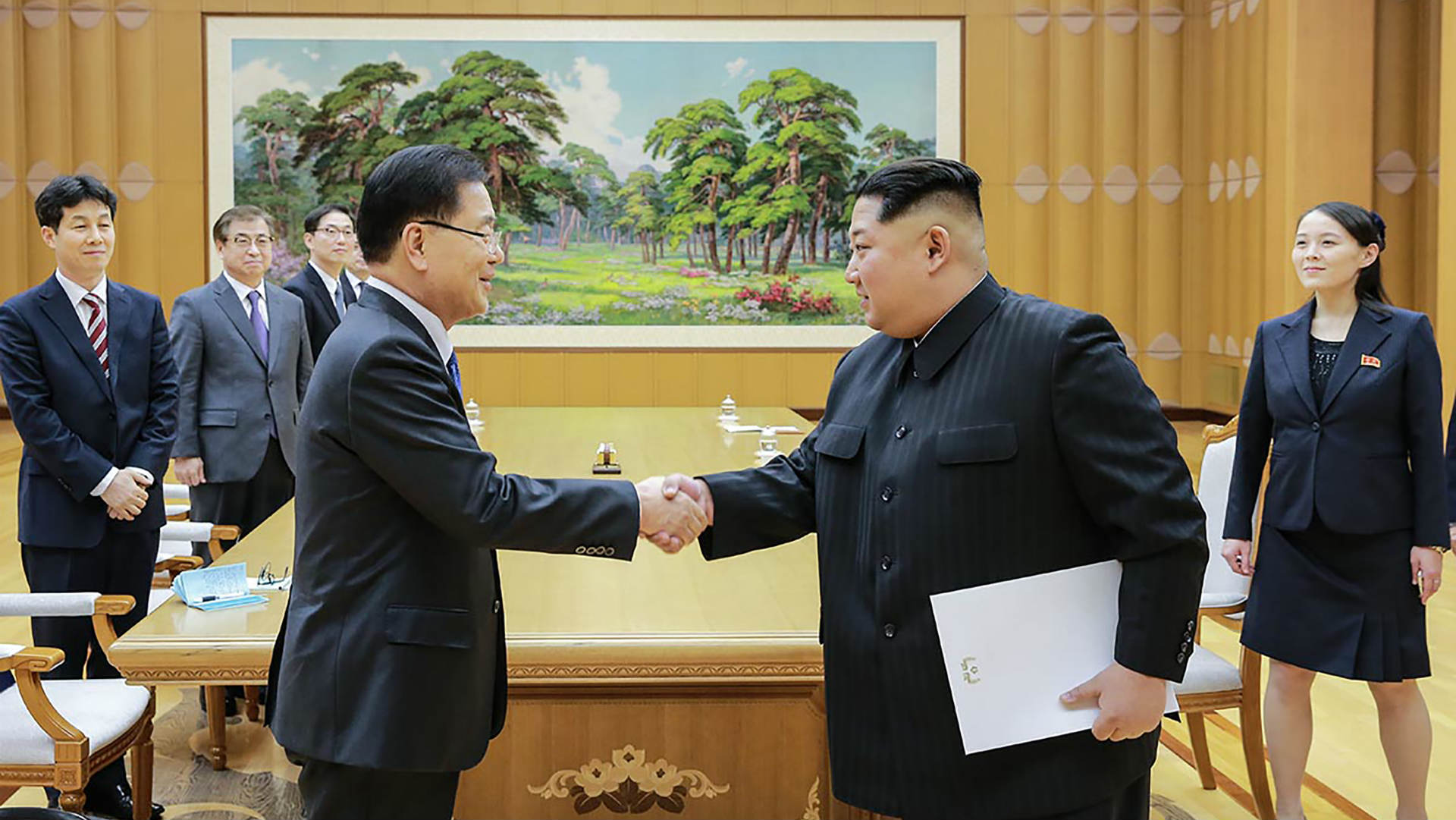 Kim Jong Un y una delegación surcoreana debaten sobre una posible distensión