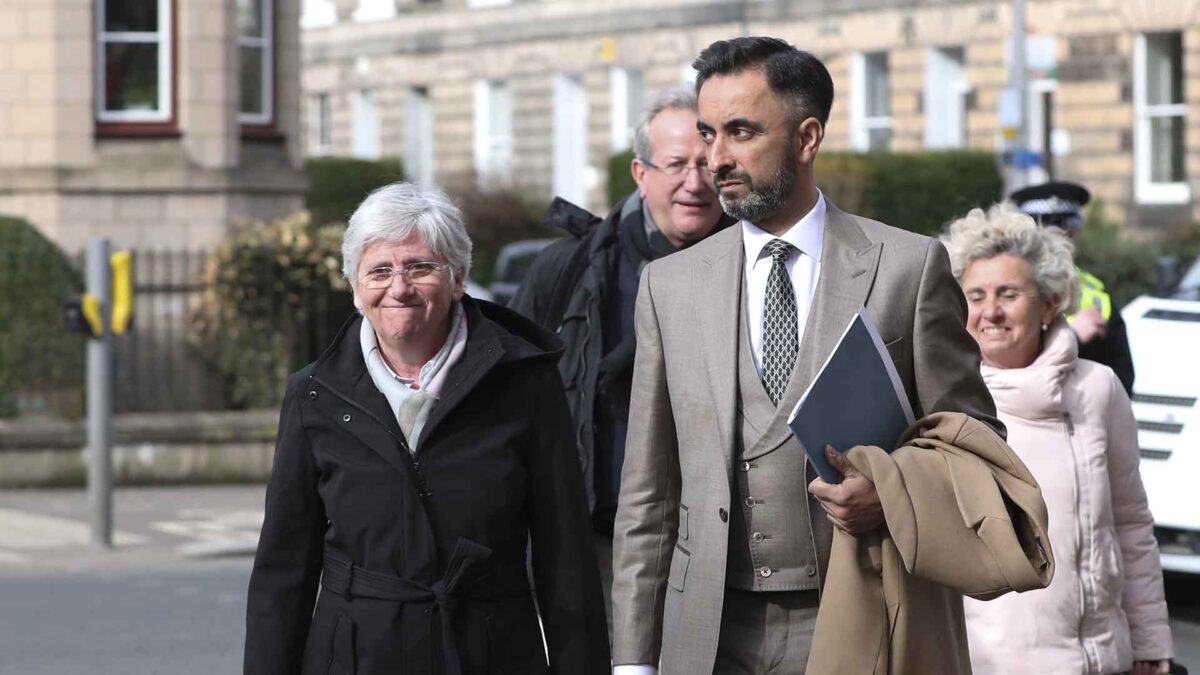 Libertad bajo fianza para la exconsellera Clara Ponsatí tras entregarse a la policía escocesa