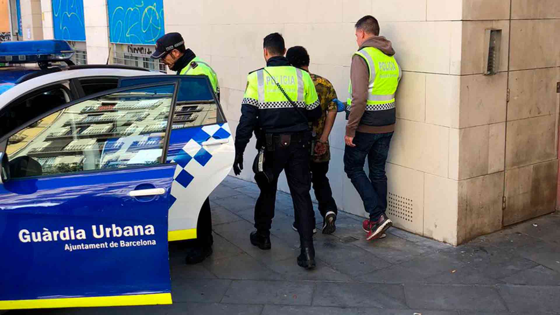 La Guardia Urbana precinta una asociación cannábica de Barcelona por tráfico de drogas