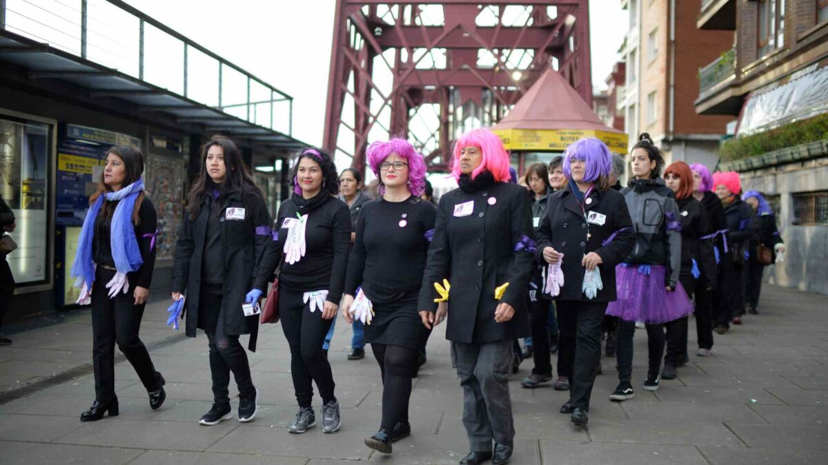 La huelga feminista en España se deja sentir en los transportes desde primeras horas