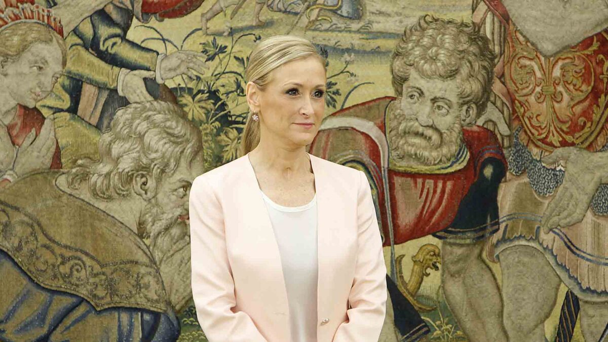 La oposición exige a Cifuentes que explique si obtuvo su máster con notas falsas