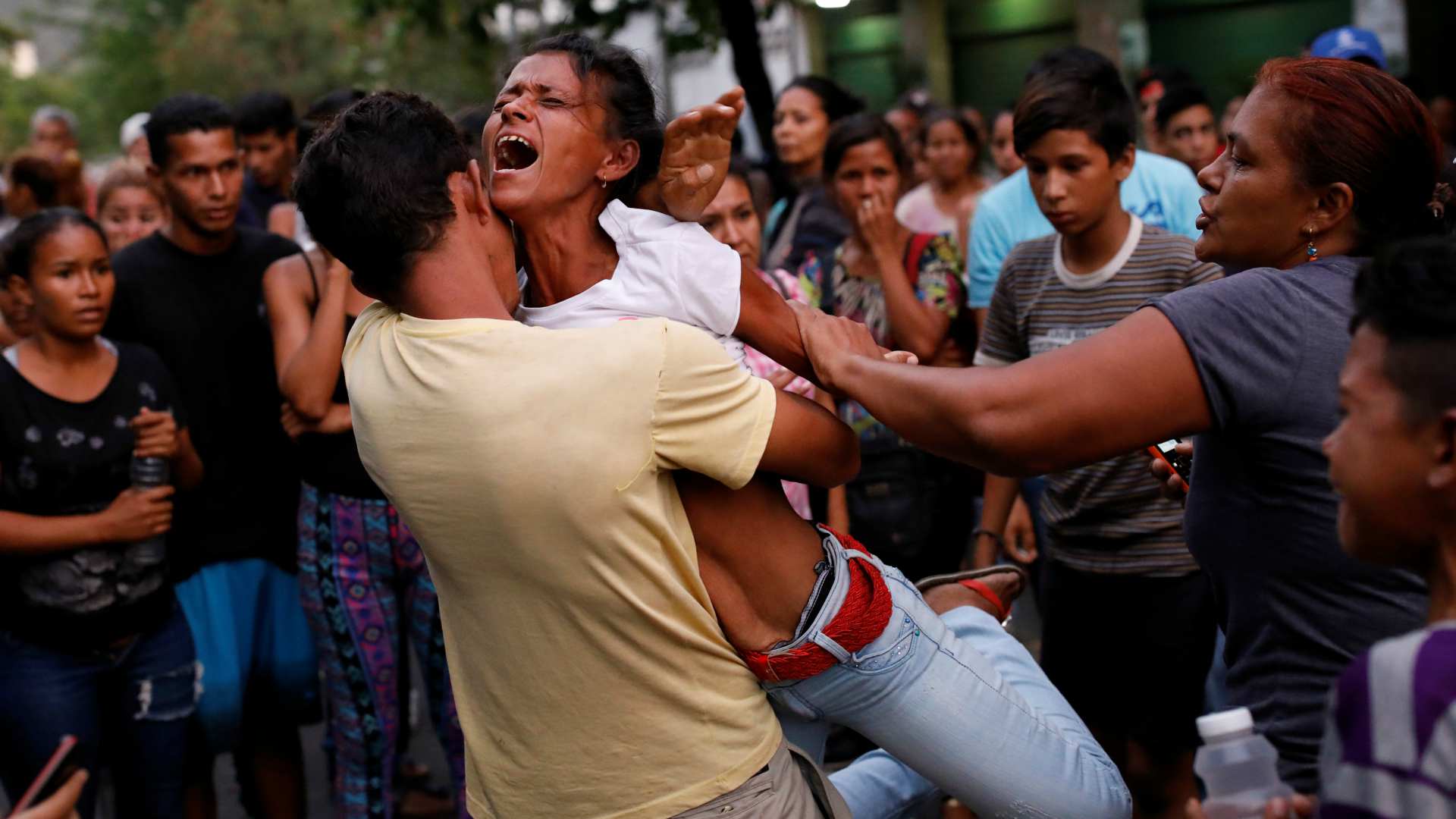 Las autoridades venezolanas confirman 68 muertos en el incendio de una comisaría
