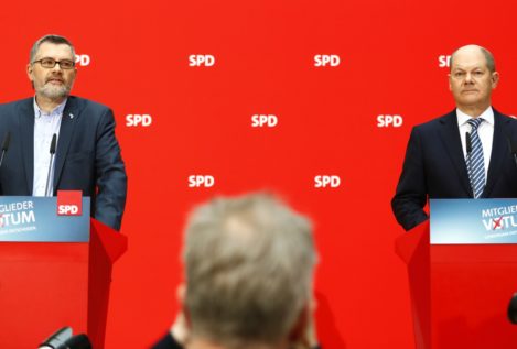 Las bases del SPD aprueban una nueva coalición con la canciller Angela Merkel