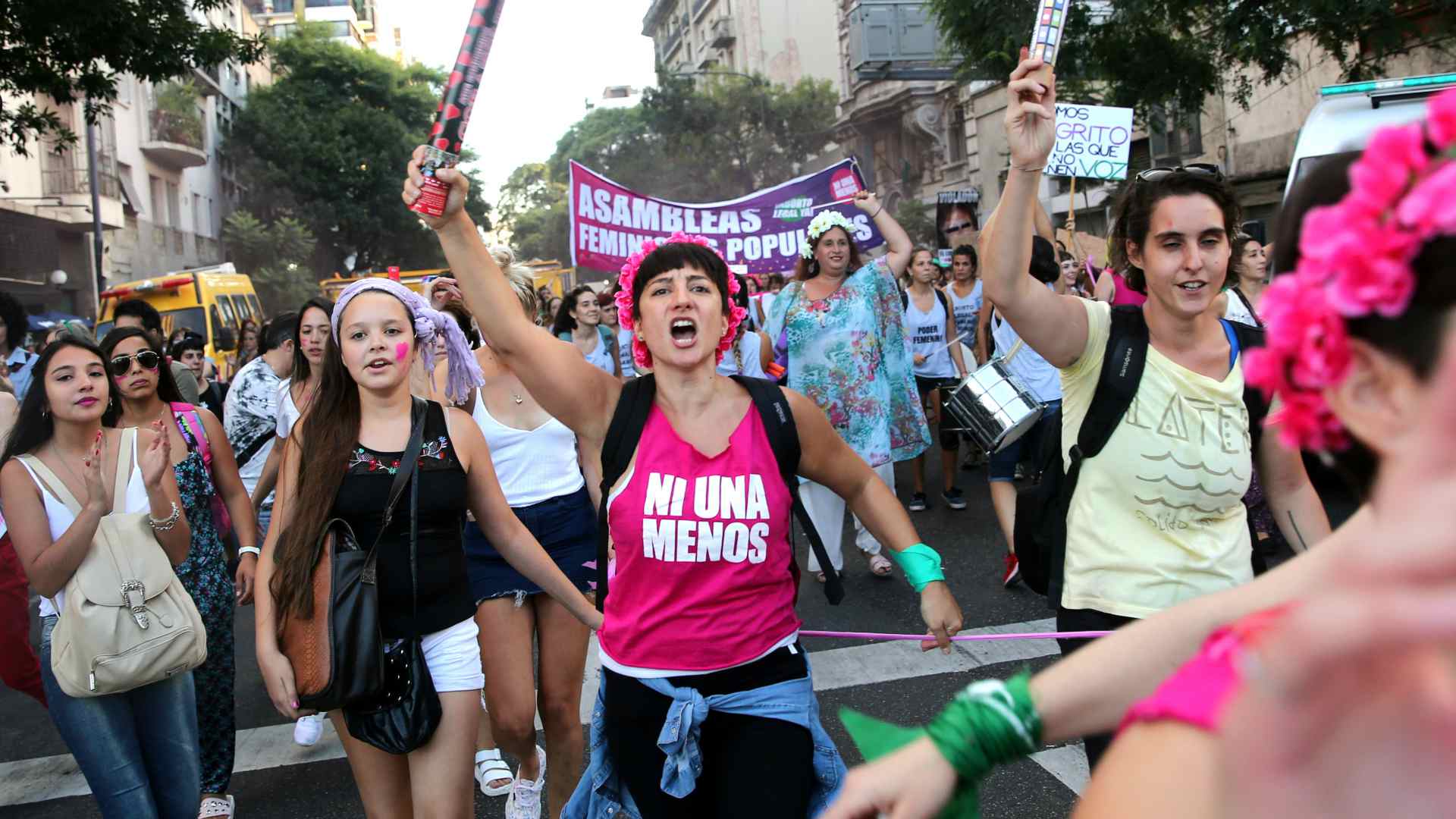 Las marchas contra los feminicidios desbordan las capitales latinoamericanas