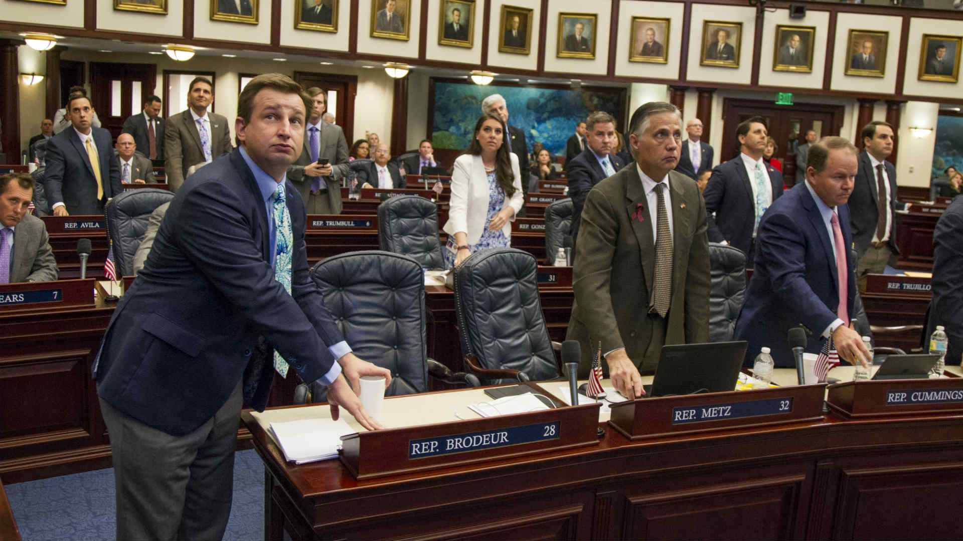 Los legisladores de Florida aprueban una ley para armar a algunos profesores