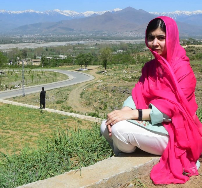 Malala Yousazfai viaja a la ciudad donde sufrió el atentado entre fuertes medidas de seguridad