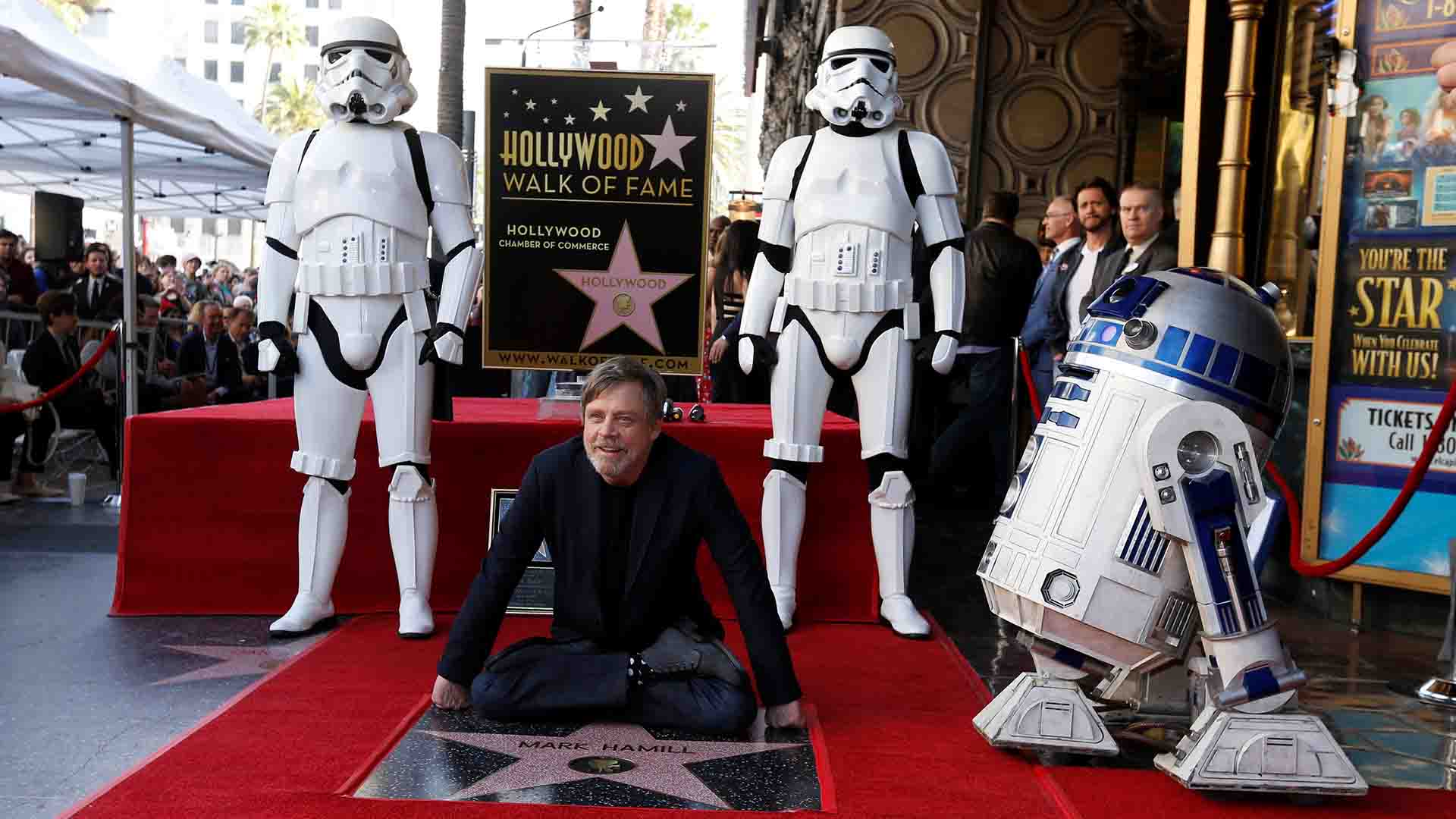 Mark Hamill, leyenda de Star Wars, recibe su estrella en el paseo de la fama de Hollywood