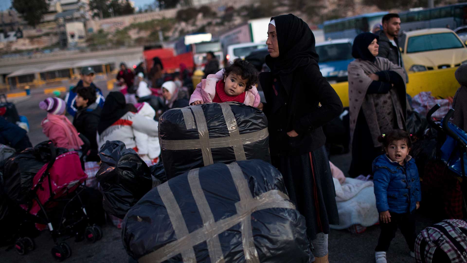 Más de 13.000 refugiados siguen atrapados en Grecia
