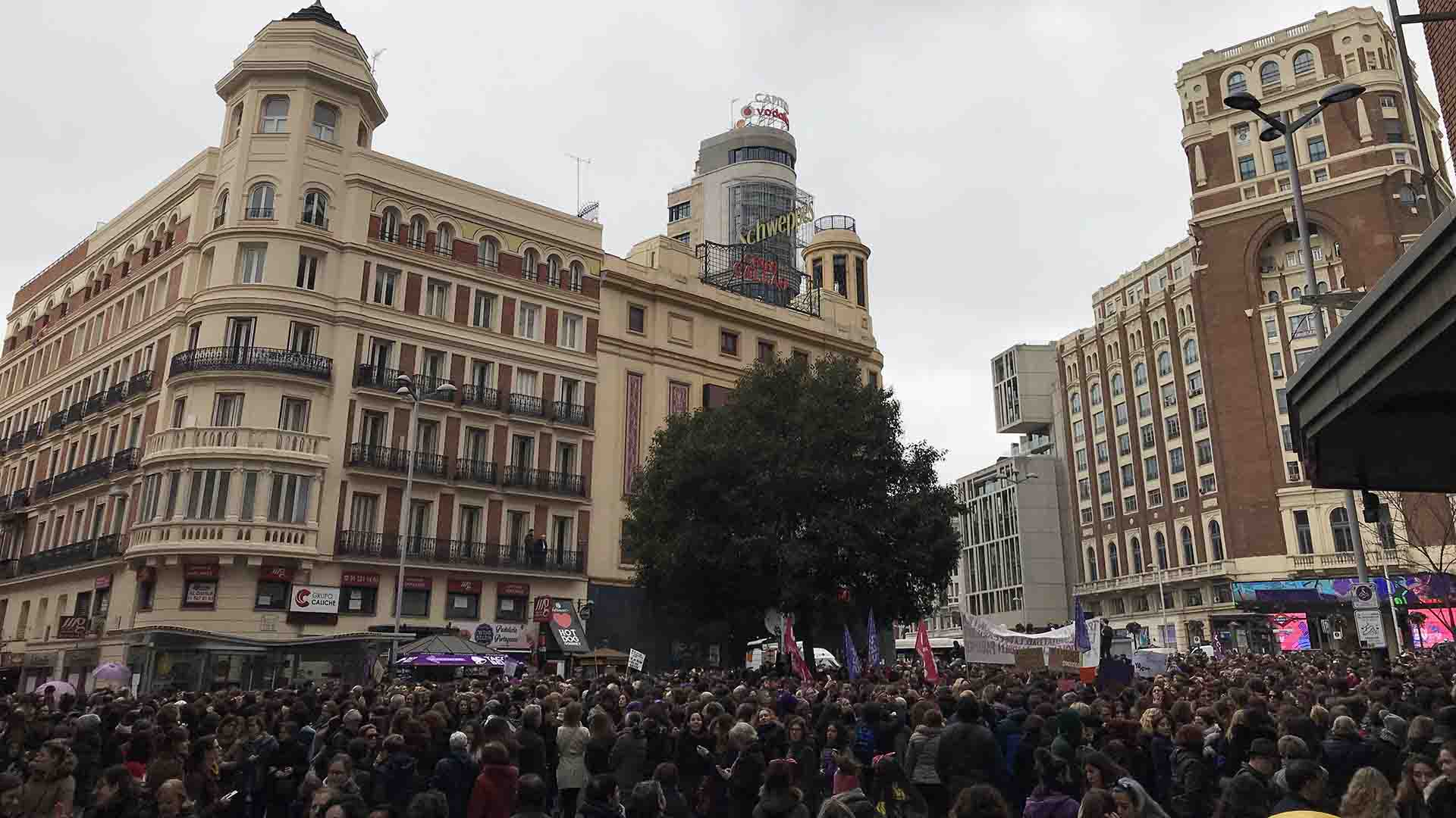 Miles de mujeres se concentran en las principales ciudades españolas por el 8M