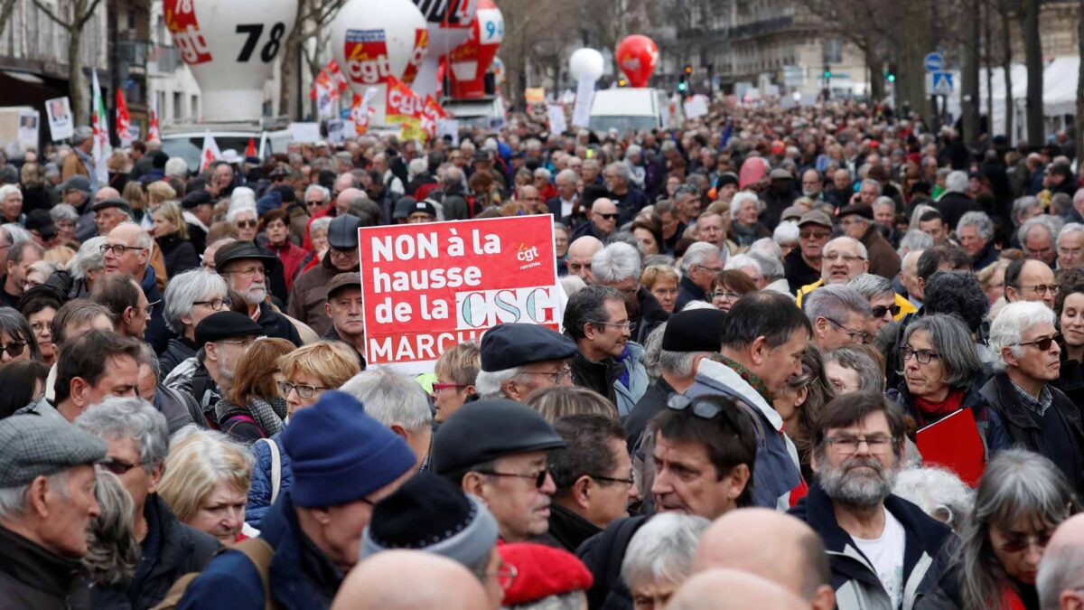 Miles de pensionistas denuncian en París la pérdida de poder adquisitivo