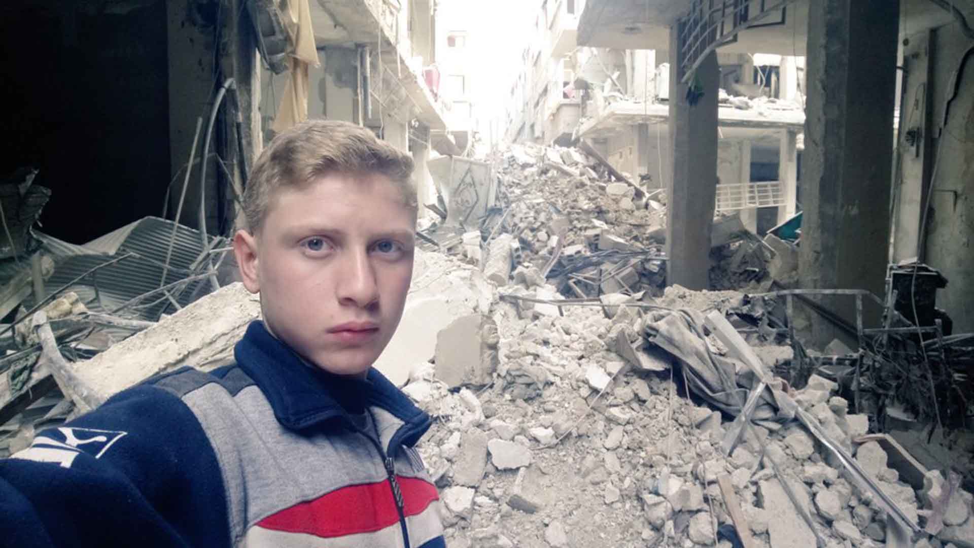 Muhammad Najem, el adolescente sirio que denuncia con selfies la masacre en Guta