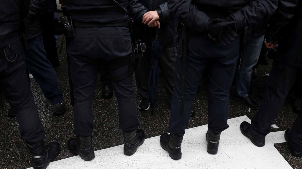 Policías y guardias civiles aceptan una propuesta de Interior para la equiparación salarial en tres años