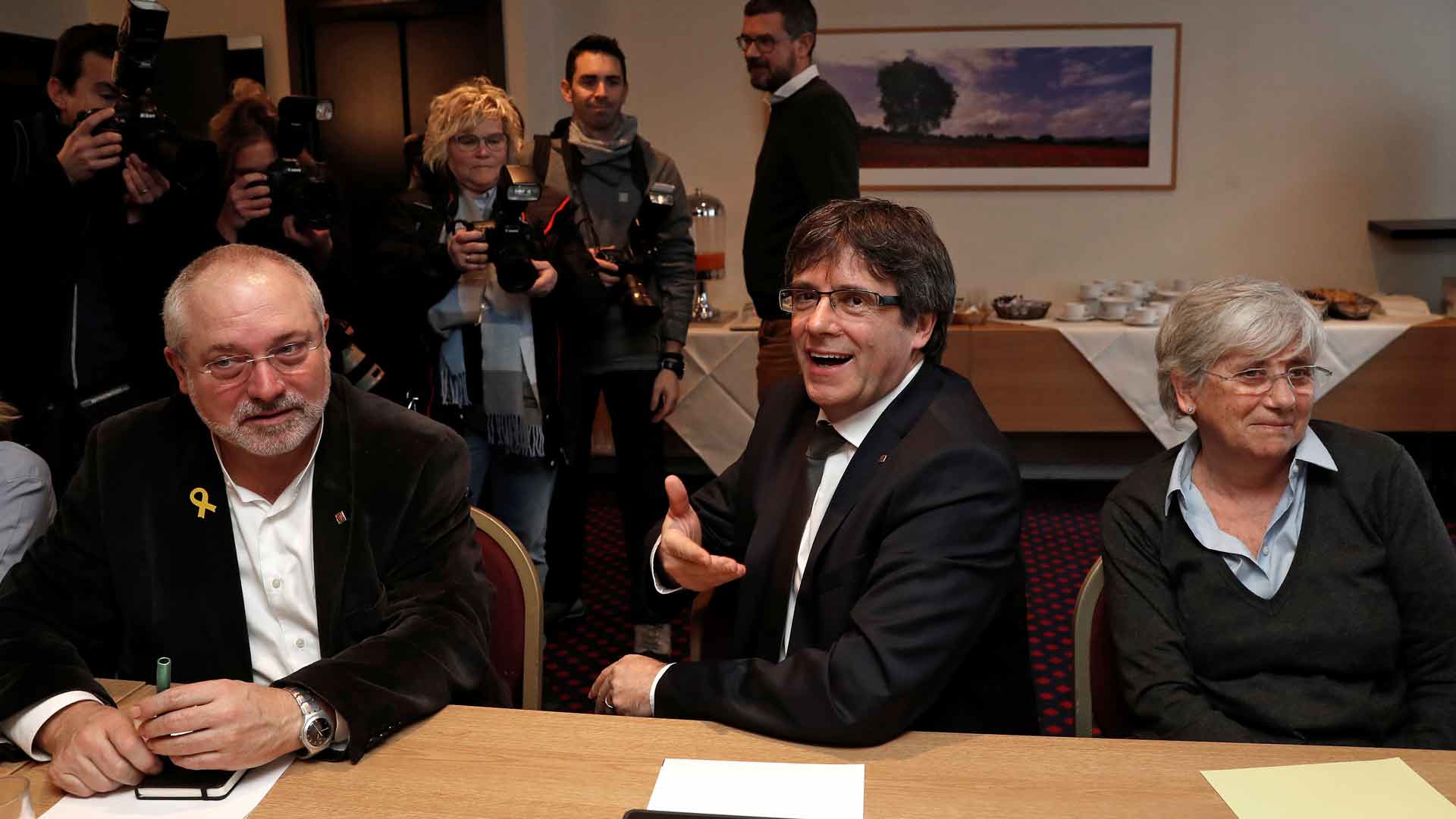 Puigdemont renuncia "provisionalmente" a ser investido