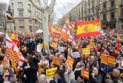 Tabarnia reúne a miles de personas en una manifestación en el centro de Barcelona