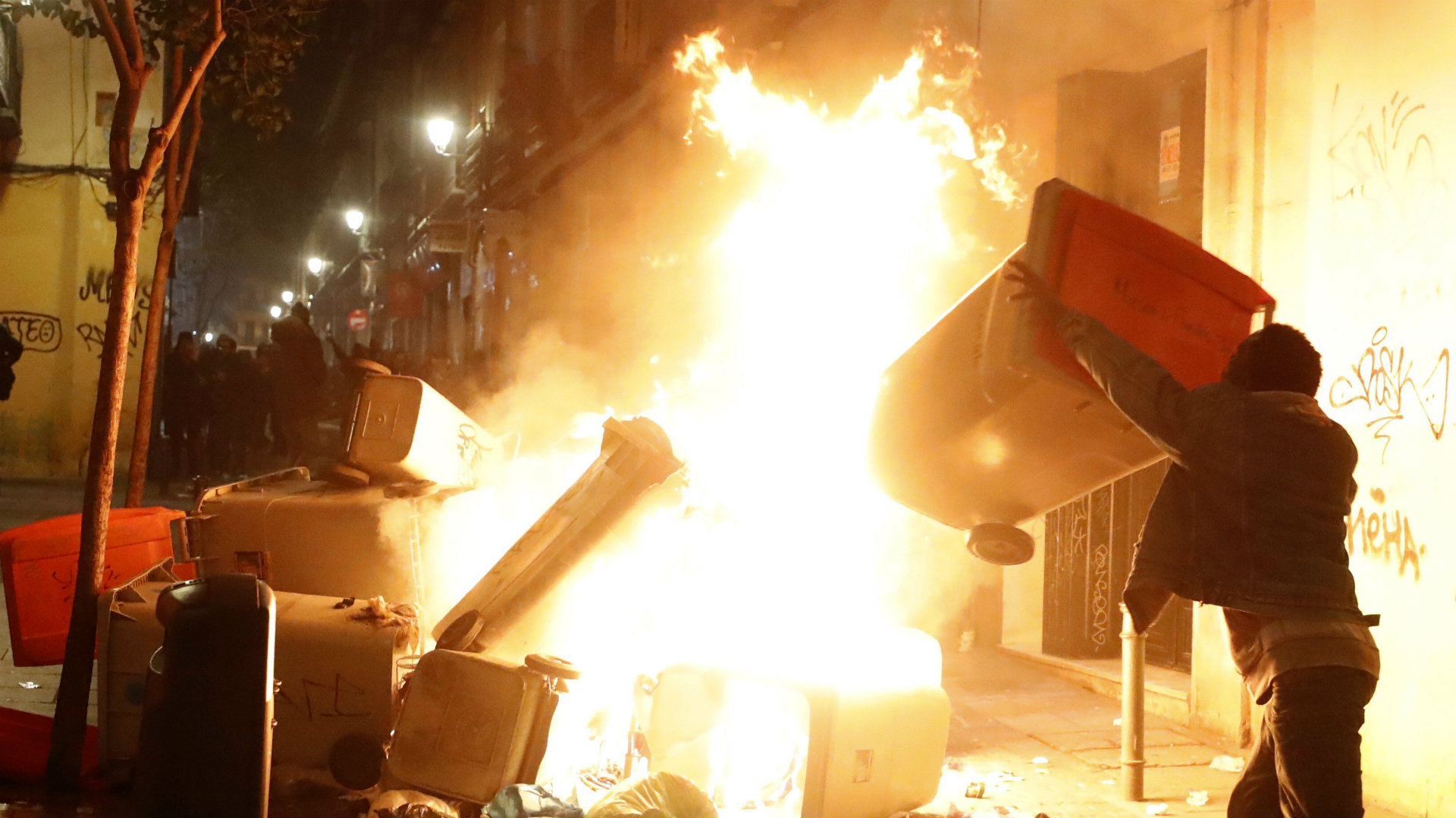 Disturbios en Lavapiés tras la muerte de un 'mantero'