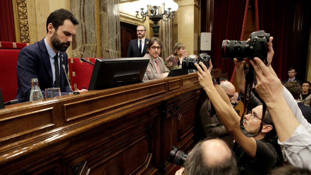 Torrent suspende el pleno del Parlament pero antes da un turno de palabra a cada grupo parlamentario