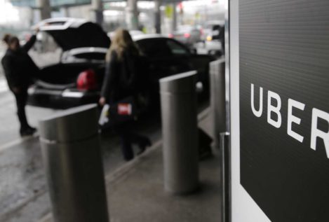 Uber vuelve a operar en Barcelona cuatro años después con licencias VTC