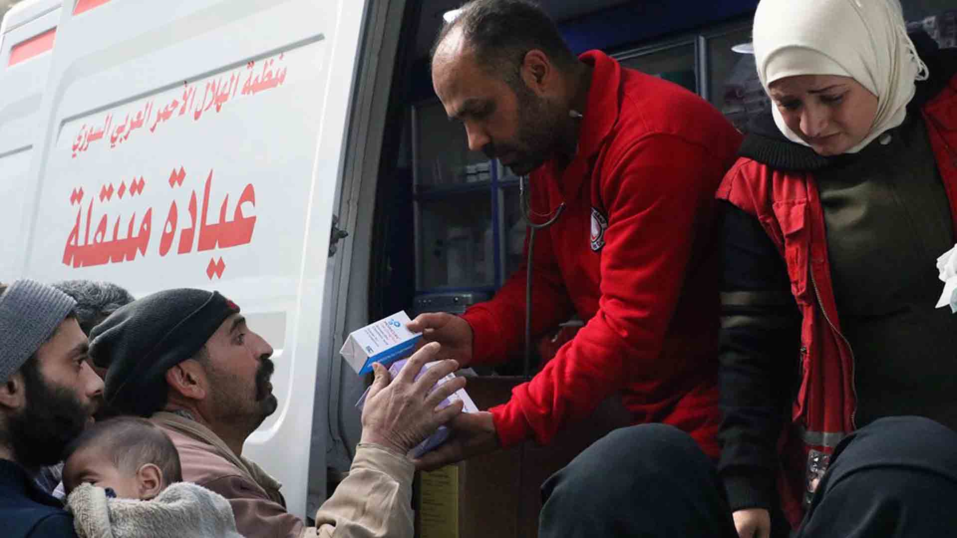 Un nuevo convoy de ayuda humanitaria entra en el enclave asediado sirio de Guta